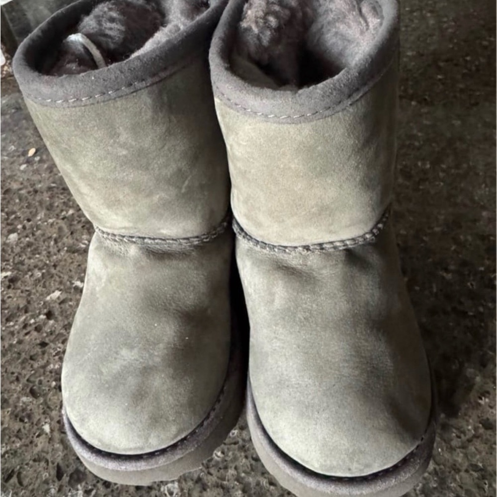 UGGS Cozy Short Suede Shearling Boots - Light Gray